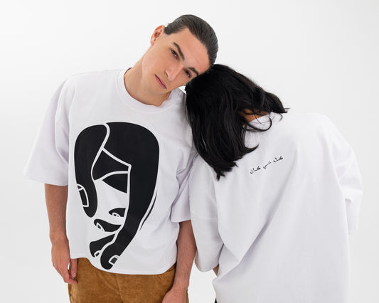 Kolshecan Tee – Hand in refletion