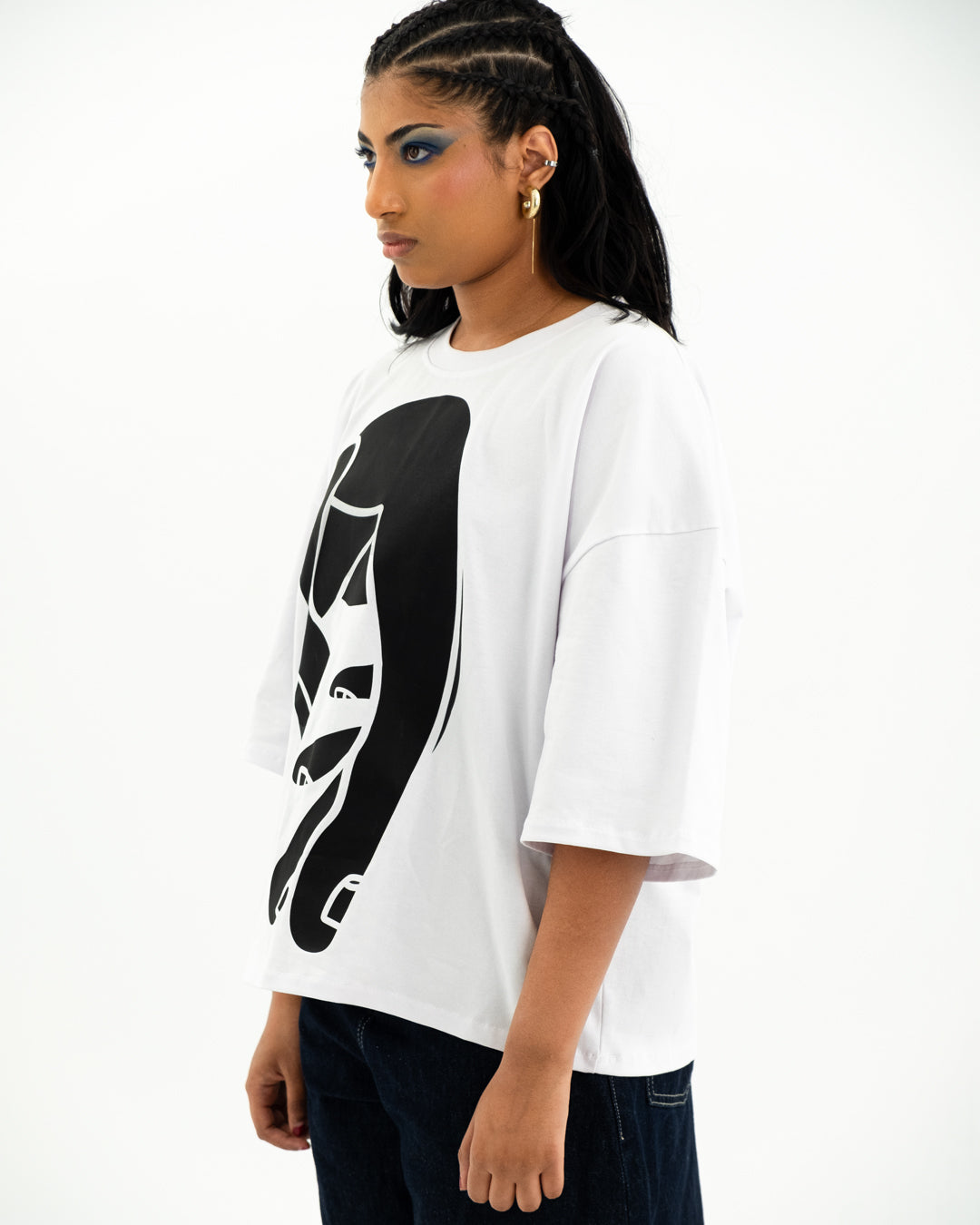 Kolshecan Tee – Hand in refletion