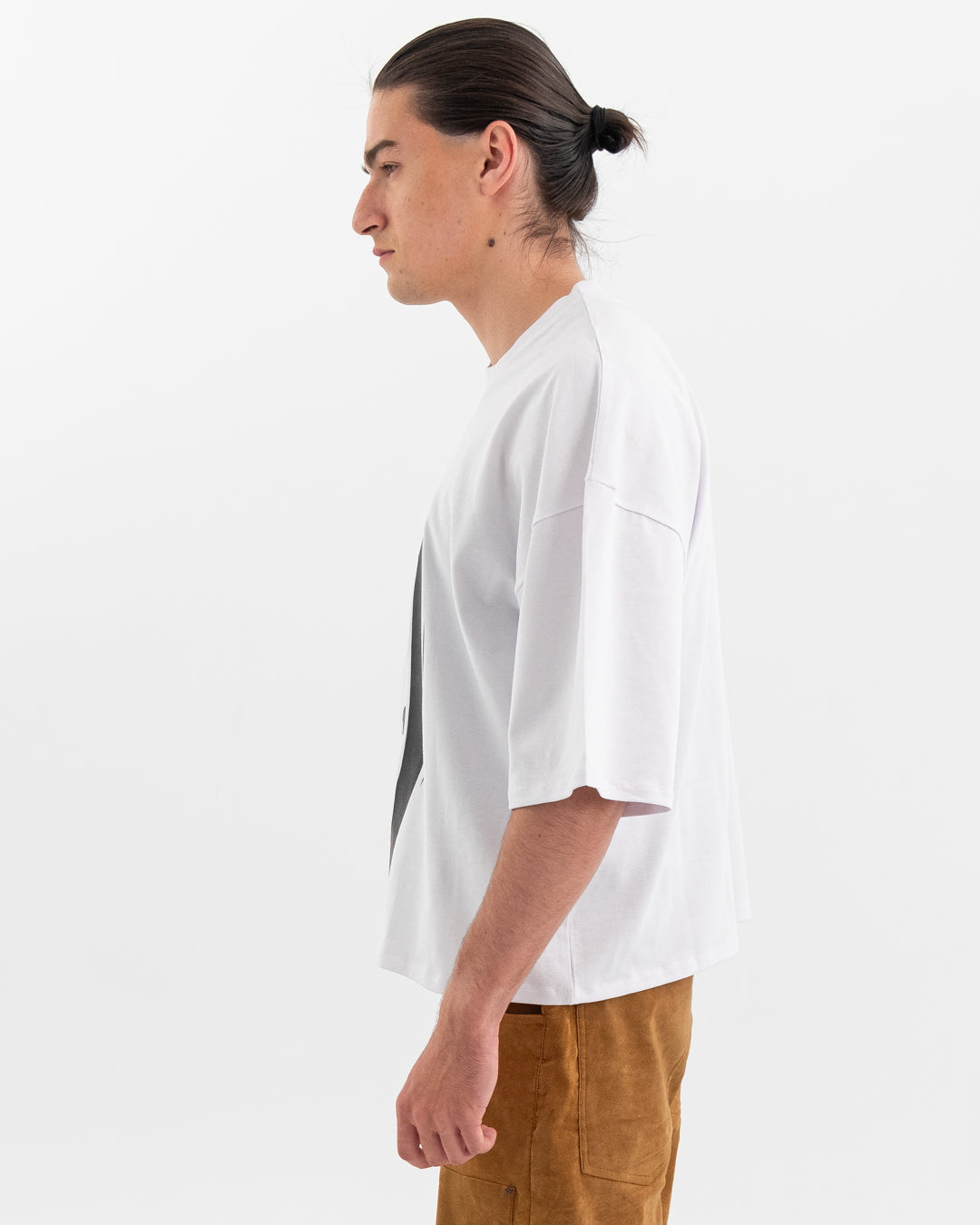 Kolshecan Tee – Hand in refletion