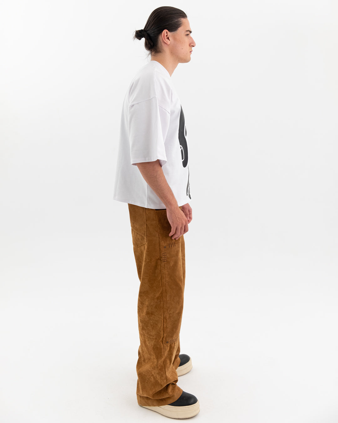 Kolshecan Tee – Hand in refletion